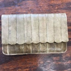 SHOE STRINGS SNAKESKIN CLUTCH